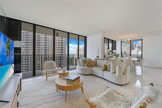 Building Photo - 520 Brickell Key Dr
