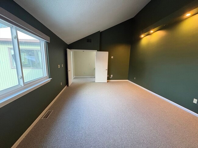 Building Photo - 93 Spyglass Hill Dr