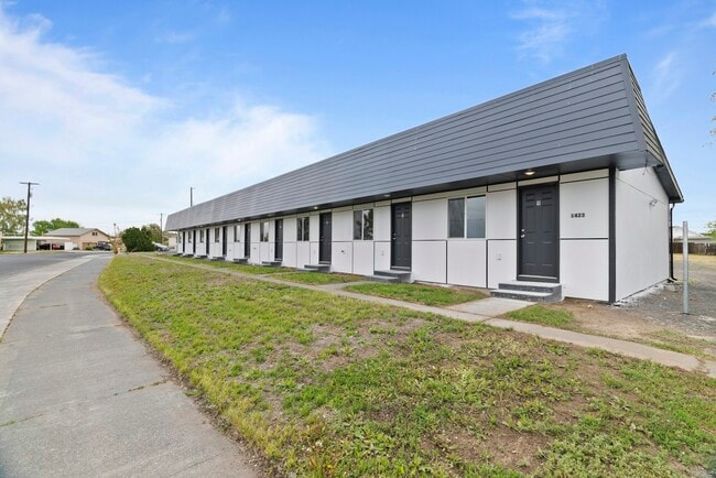 Building Photo - 1407 W Marina Dr
