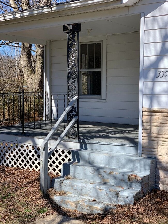 Building Photo - 3356 Avoca Rd