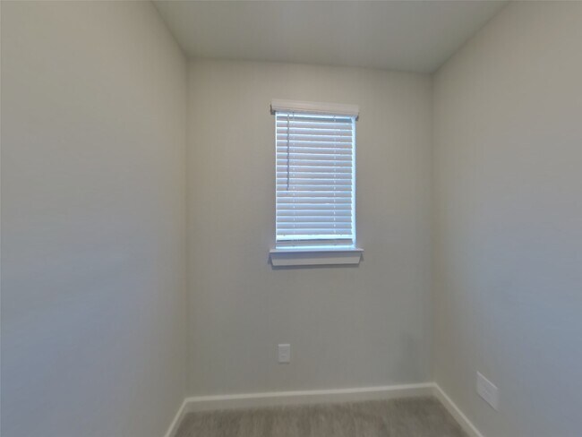 Building Photo - 9835 Willow Creek Commerce Dr