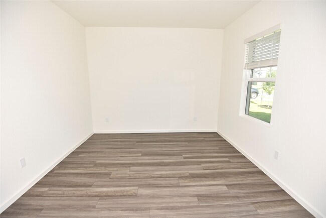 Building Photo - 21650 Cottage Ln