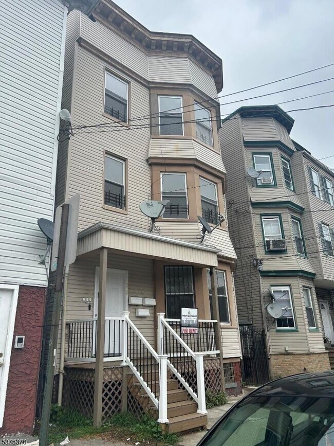 Primary Photo - 339 16th Ave