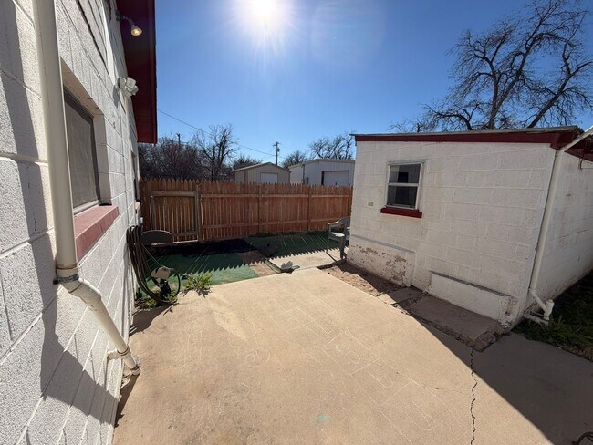 Building Photo - 2 Bed 2 Bath Home