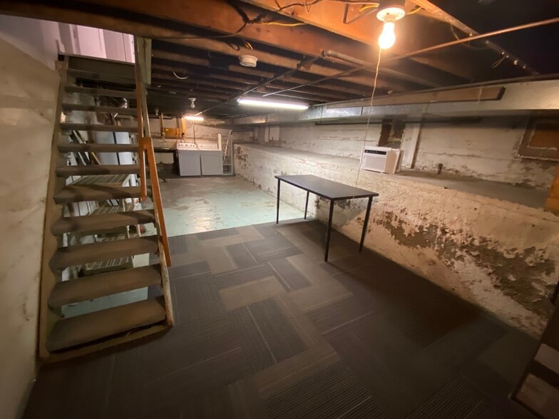 Building Photo - 1051 S 900 E
