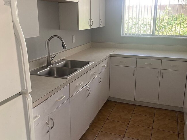Building Photo - "Charming 2-Bed, 2-Bath Retreat in Winter ...