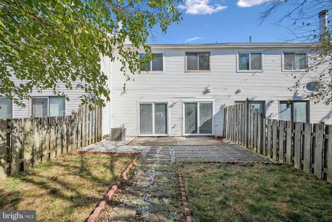 Building Photo - 12 Nutmeg Dr