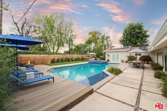 Building Photo - 4731 Deseret Dr