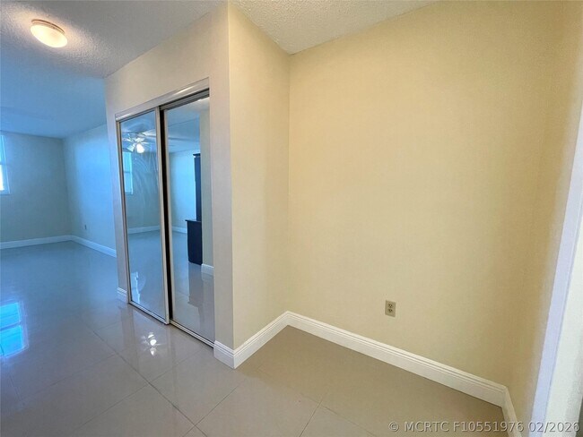 Building Photo - 1175 NE Miami Gardens Dr