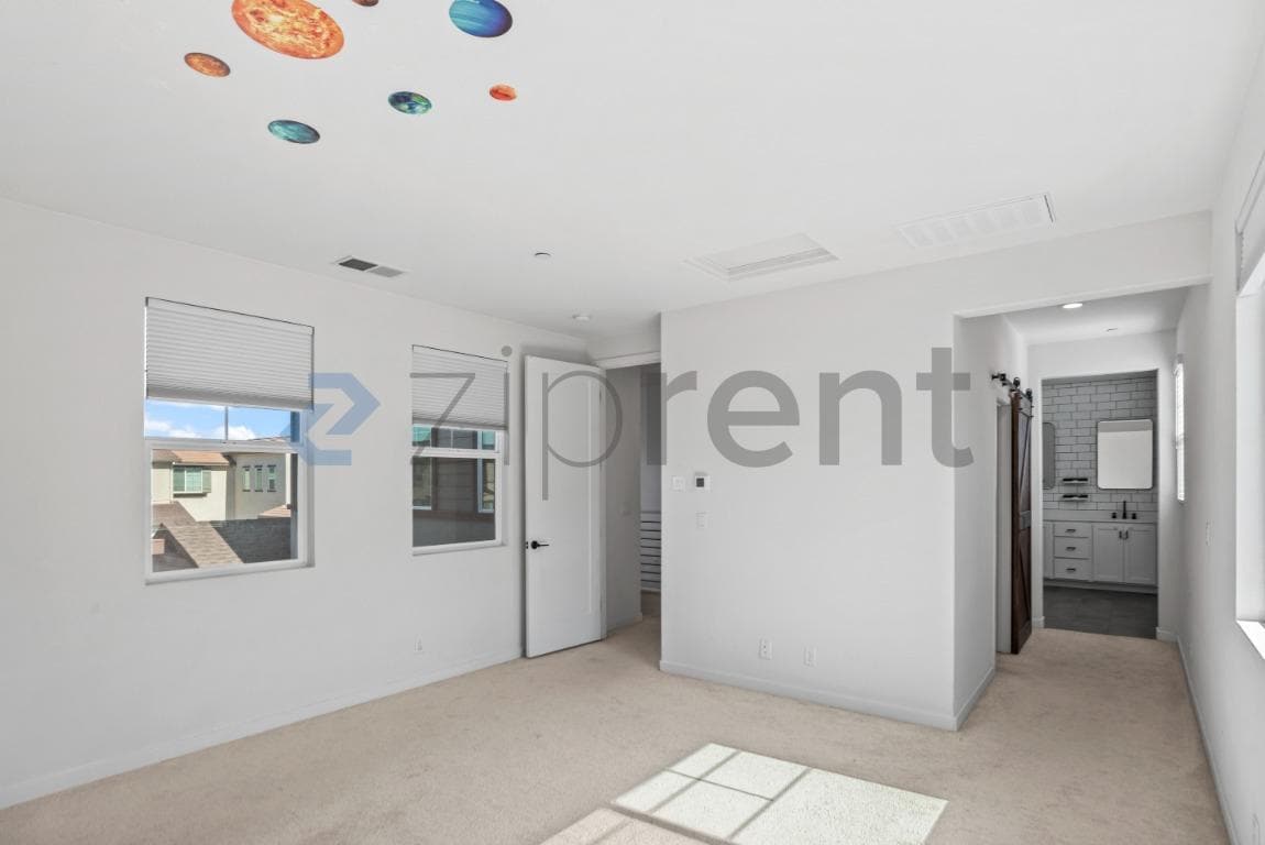 Building Photo - Unit