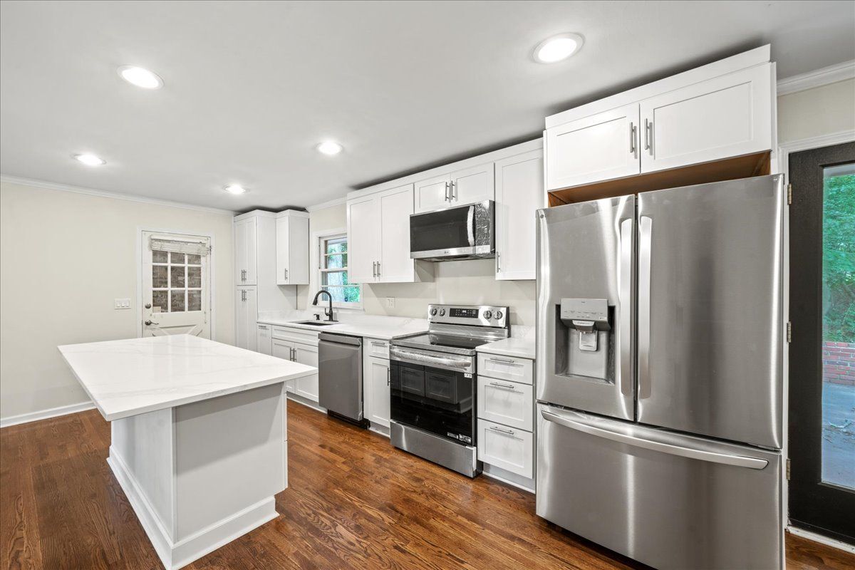 Building Photo - 2038 S Akin Dr