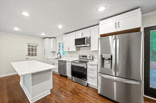 Building Photo - 2038 S Akin Dr
