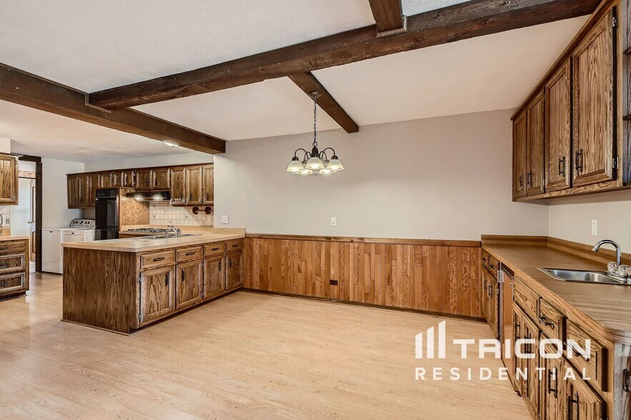 Building Photo - 15028 Holiday Ct