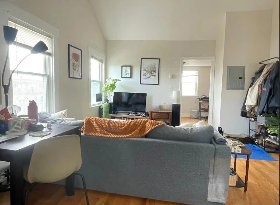 Building Photo - 196 Hampshire St