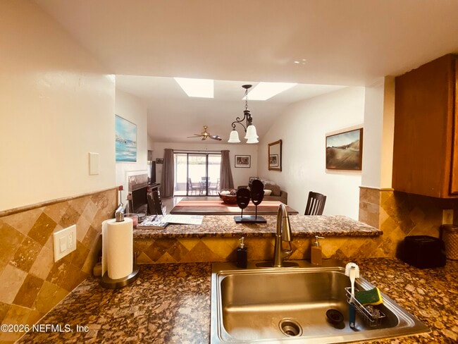 Building Photo - 2280 Ironstone Dr E