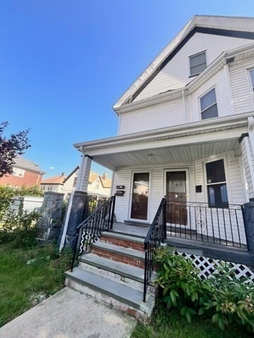 Building Photo - 686 River St