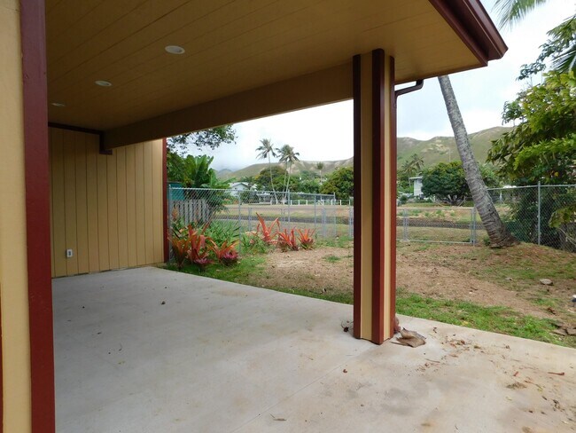 Building Photo - Kailua home on Kawainui canal, paddlers paradise, pet friendly