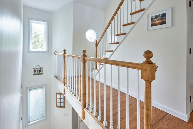 Building Photo - 9 Riverview Dr