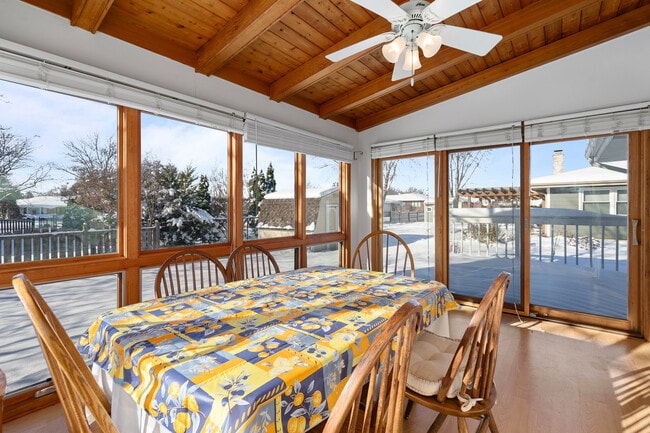 Building Photo - 120 S Staffire Dr