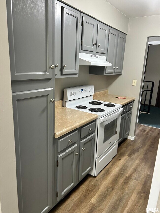 Building Photo - 1926 Canterbury Dr
