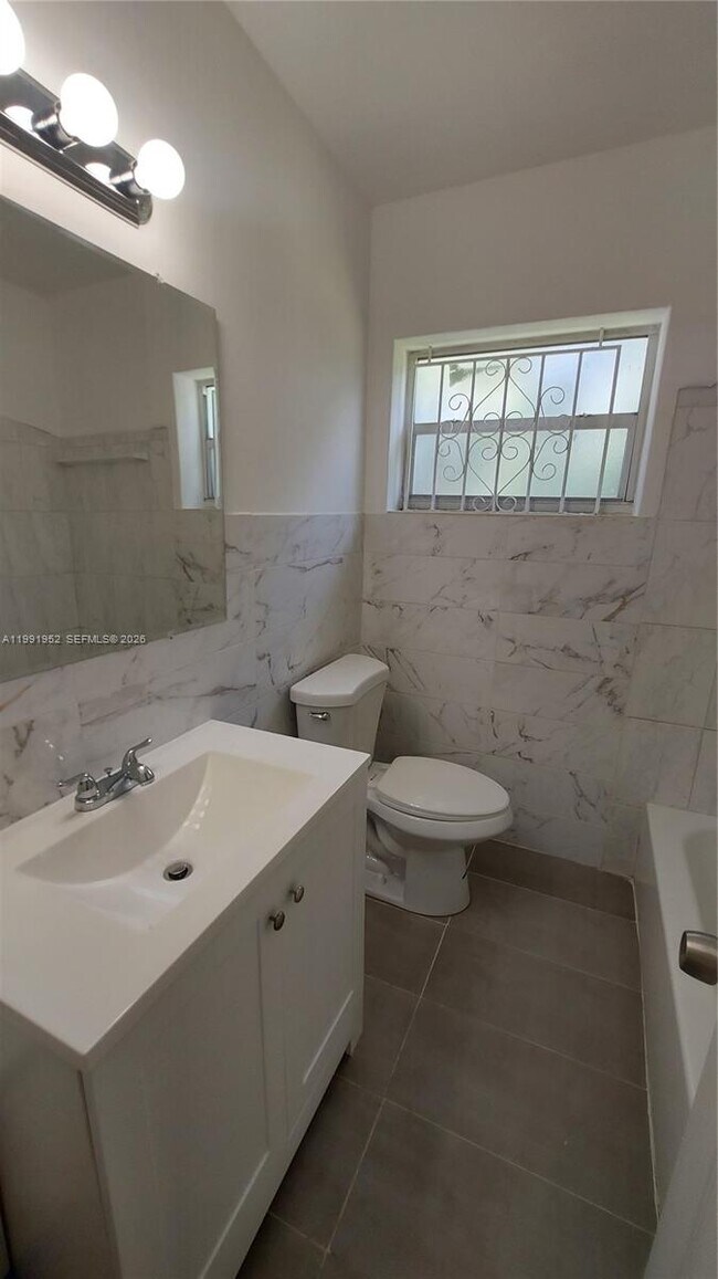 Building Photo - 8915 NW 10th Ave