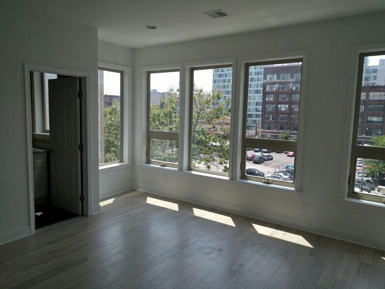 mater room - 1213 Noble St