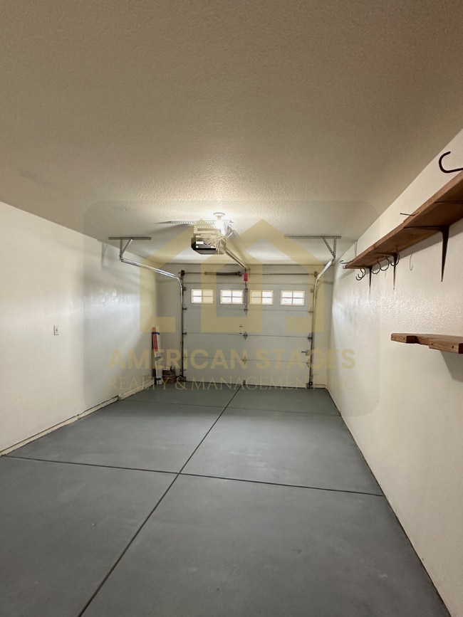 Building Photo - 3037 Buckthorn Ln