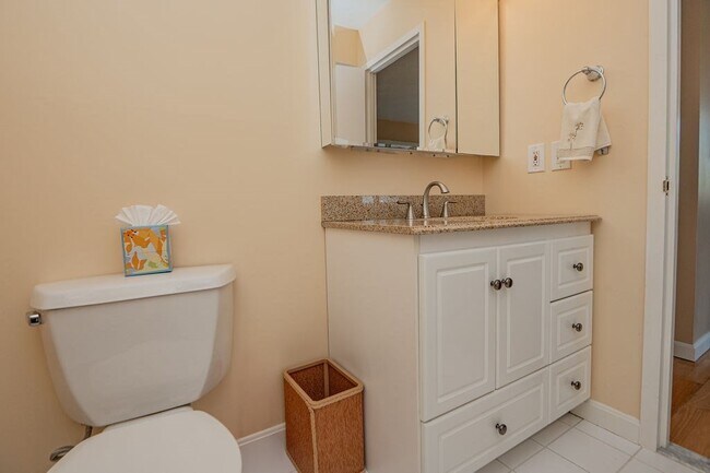 Building Photo - 1006 Paradise Rd