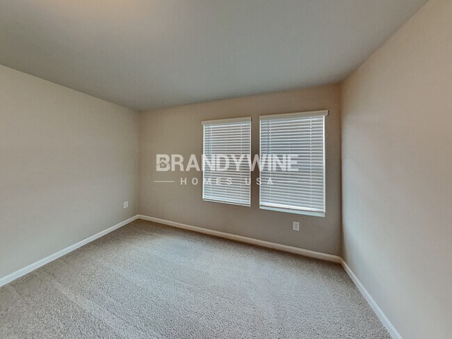 Building Photo - LUXURY COMMUITY! CRESTVIEW at Towne Lake!!...