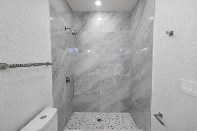 Building Photo - 2423 Milton Ave S