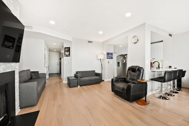 Building Photo - 600 Harbor Blvd