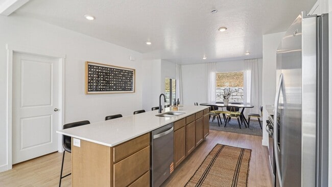 Building Photo - 513 E Levengrove Dr