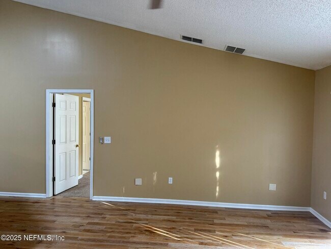 Building Photo - 1318 Yellow Jacket Ct