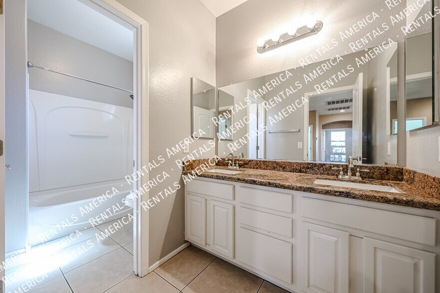 Building Photo - 6845 W Alta Vista Rd
