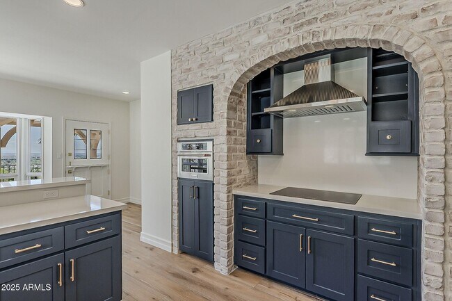 Building Photo - 5654 E Mesquite Ln