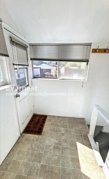 Building Photo - 453 S Clarkson St