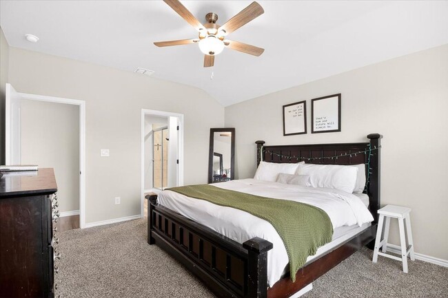 Building Photo - 8121 Cattlemen Dr