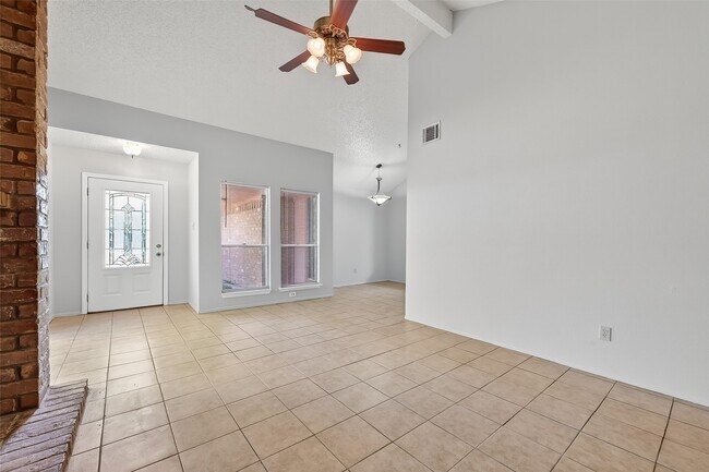 Building Photo - 16106 Barbarossa Dr