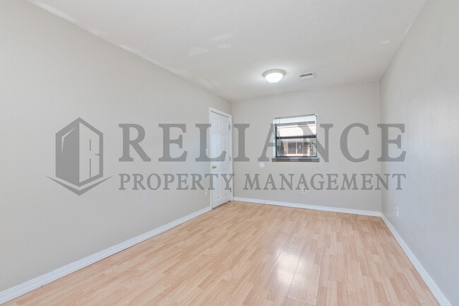 Building Photo - 1146 S Pattie St