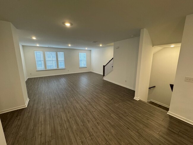 Building Photo - Beautiful 4 bed 3.5 Bath Home in Heart of Lawrenceville!