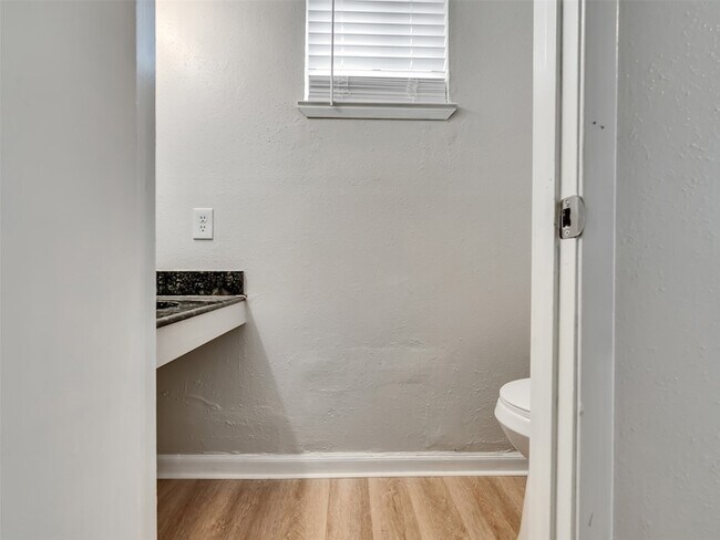 Building Photo - 4003 Swinden Dr