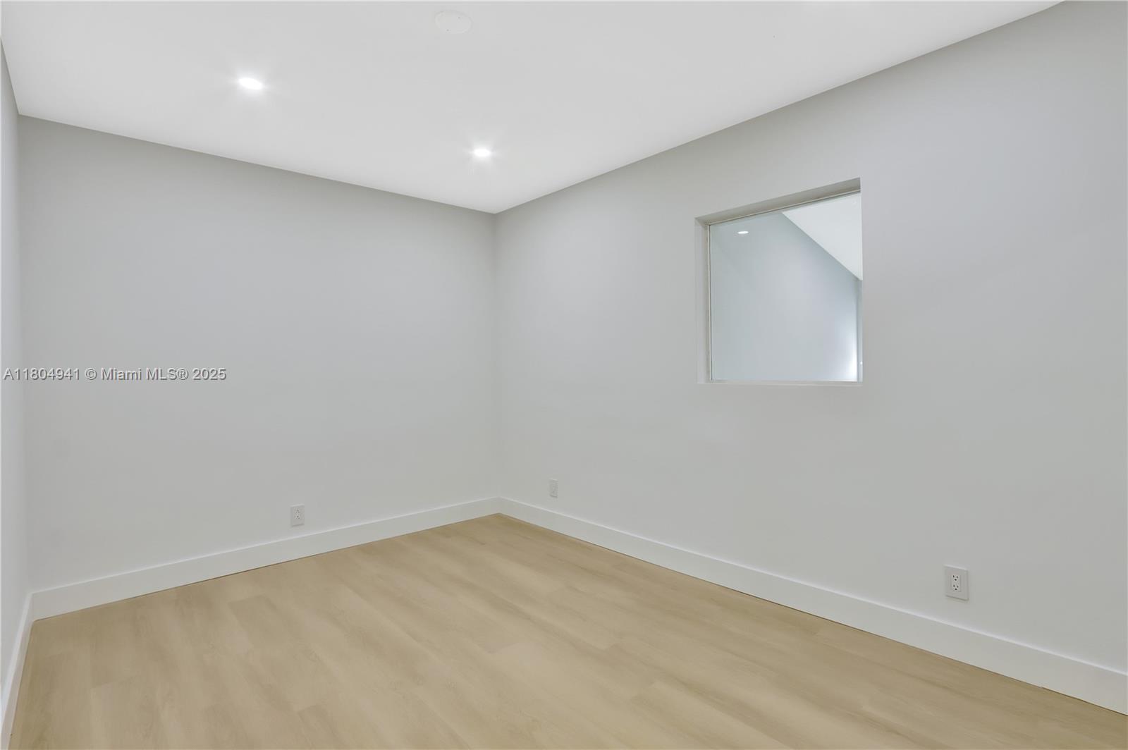 Building Photo - 1720 SW 23rd Ave