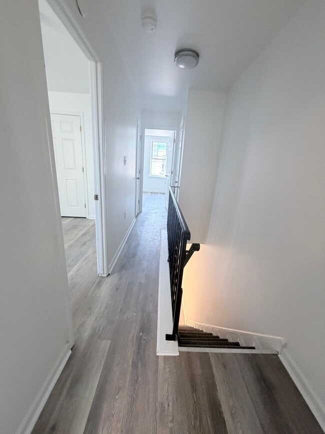 Building Photo - 2-bedroom HOUSE near University City!