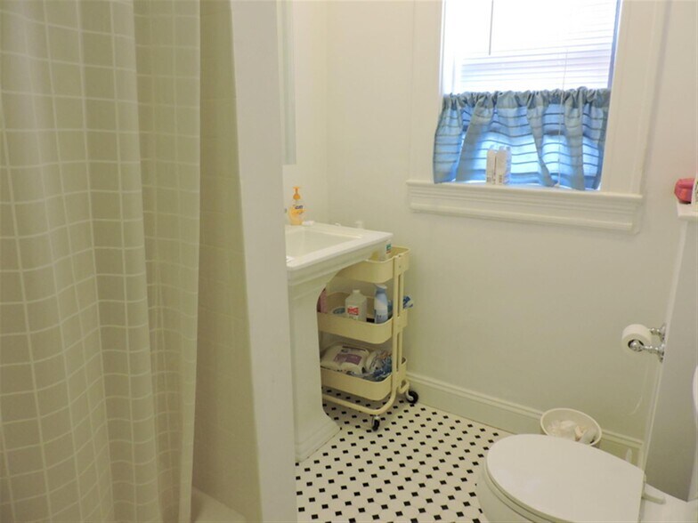 Building Photo - 8 Prescott St