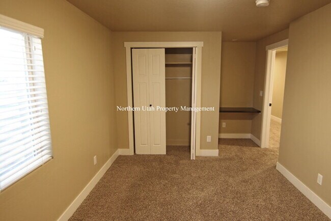 Building Photo - Beautiful Layton Home