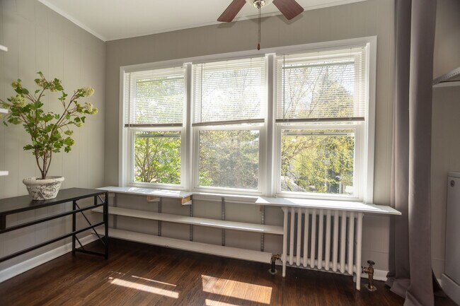 Building Photo - 2037 W Estes Ave