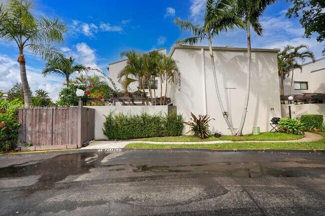 Building Photo - 4732 SW 67th Ave