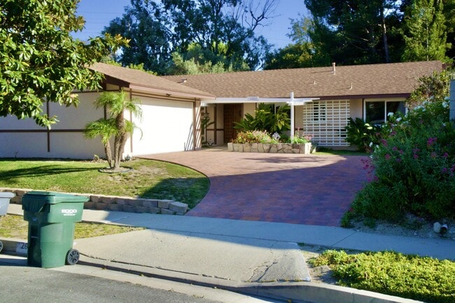 Building Photo - 26665 Whitehorn Dr