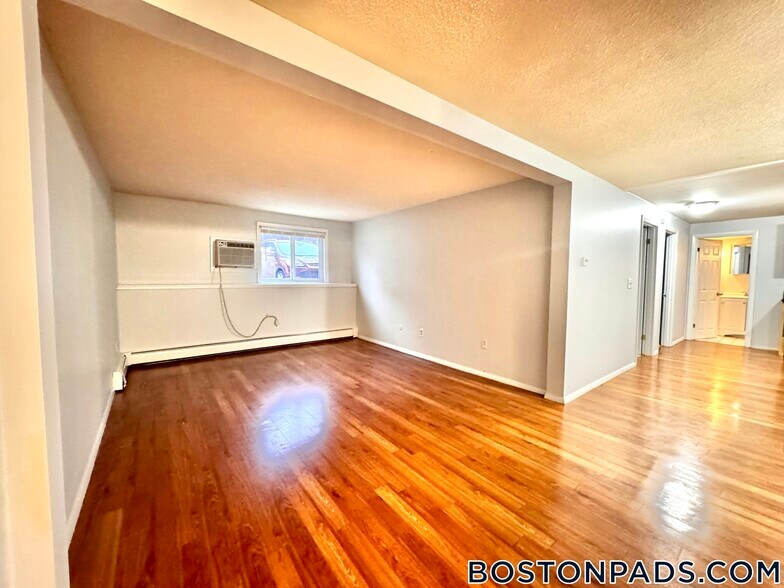 Building Photo - 715 N Main St