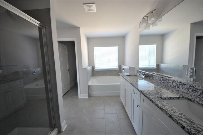 Building Photo - 246 Hellen Vly Dr